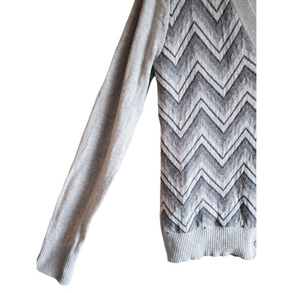 BANANA REPUBLIC Women M Cardigan Sweater Chevron Zig Zag Button Up Gray 34" - Picture 6 of 8